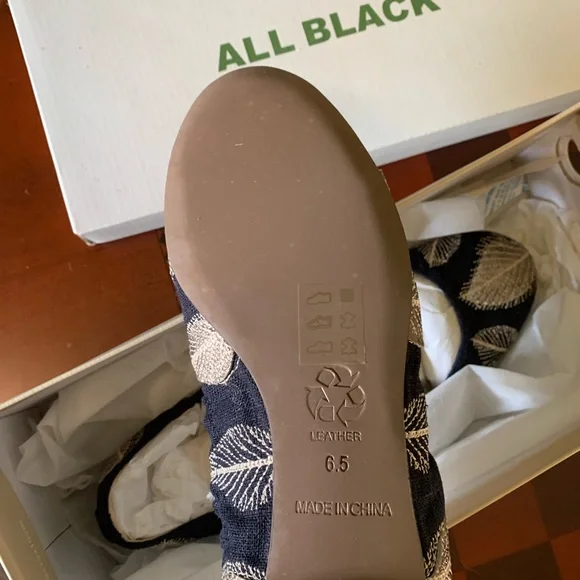 ALL BLACK ANTHROPOLOGIE EMBROIDERED FLATS -SIZE 6.5 - Picture 2 of 4